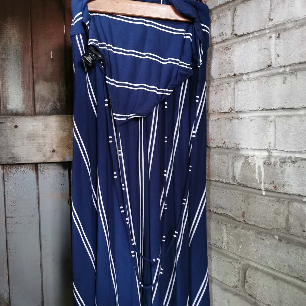 3/10$ Navy Blue Striped Women's Skirt + Croptop